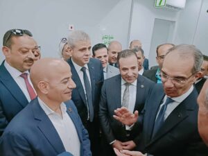 وزير الاتصالات يفتتح  عدد من المشروعات التنموية بالقليوبية (صور)