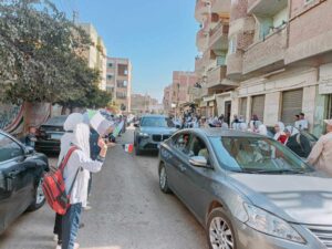 بأعلام فلسطين وممر شرفي .. أطفال ترسا بالقليوبية يستقبلون وزير الاتصالات