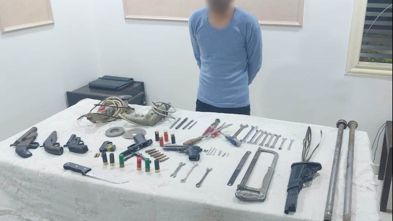 ضبط عاطلان يديران ورشة لتصنيع الأسلحة النارية بمدينة الخصوص ضبط عاطلان يديران ورشة لتصنيع الأسلحة النارية بمدينة الخصوص
