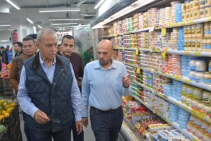 محافظ القليوبية يتفقد عدد من معارض السلع بمدينتي شبرا الخيمة وبنها