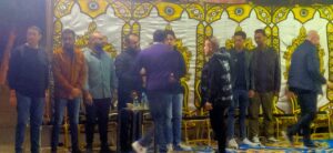 الفنان أحمد حلمي يتلقى عزاء شقيقه ببنها (صور)