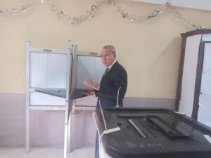 محافظ القليوبية يدلي بصوته في الانتخابات الرئاسية ببنها