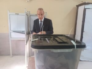 محافظ القليوبية يدلي بصوته في الانتخابات الرئاسية ببنها