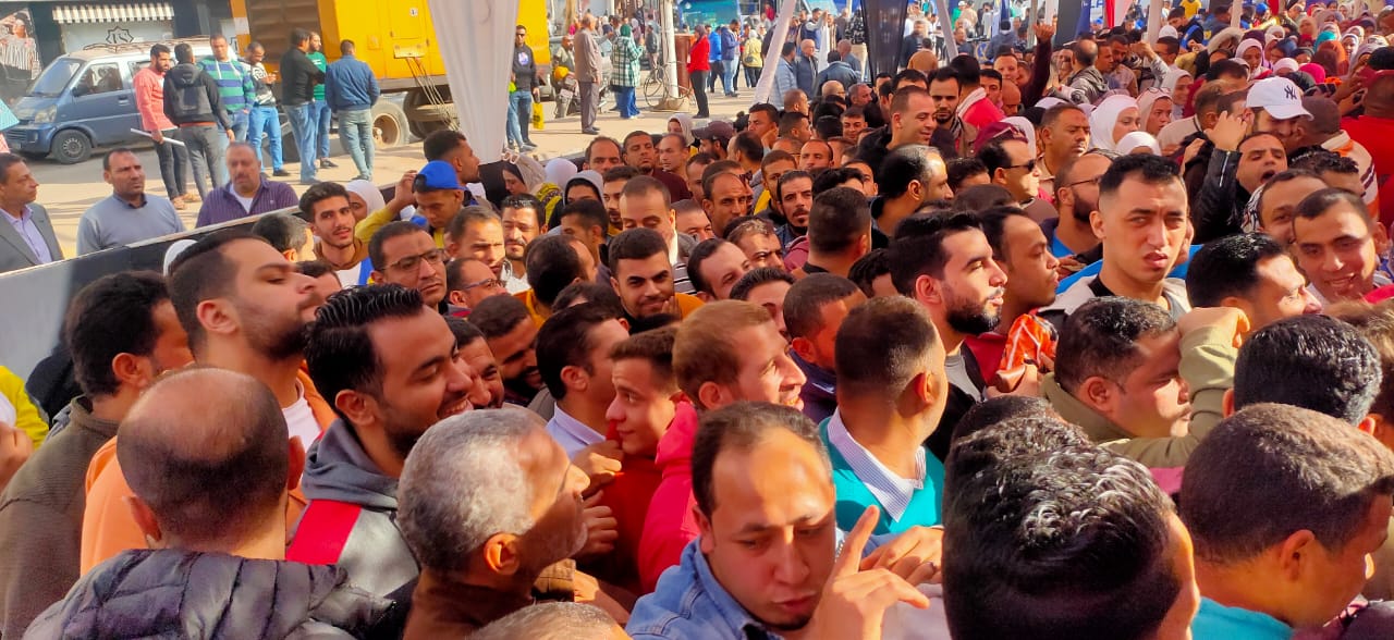 صور .. إقبال كبير من مواطنين للإدلاء بأصواتهم في الانتخابات