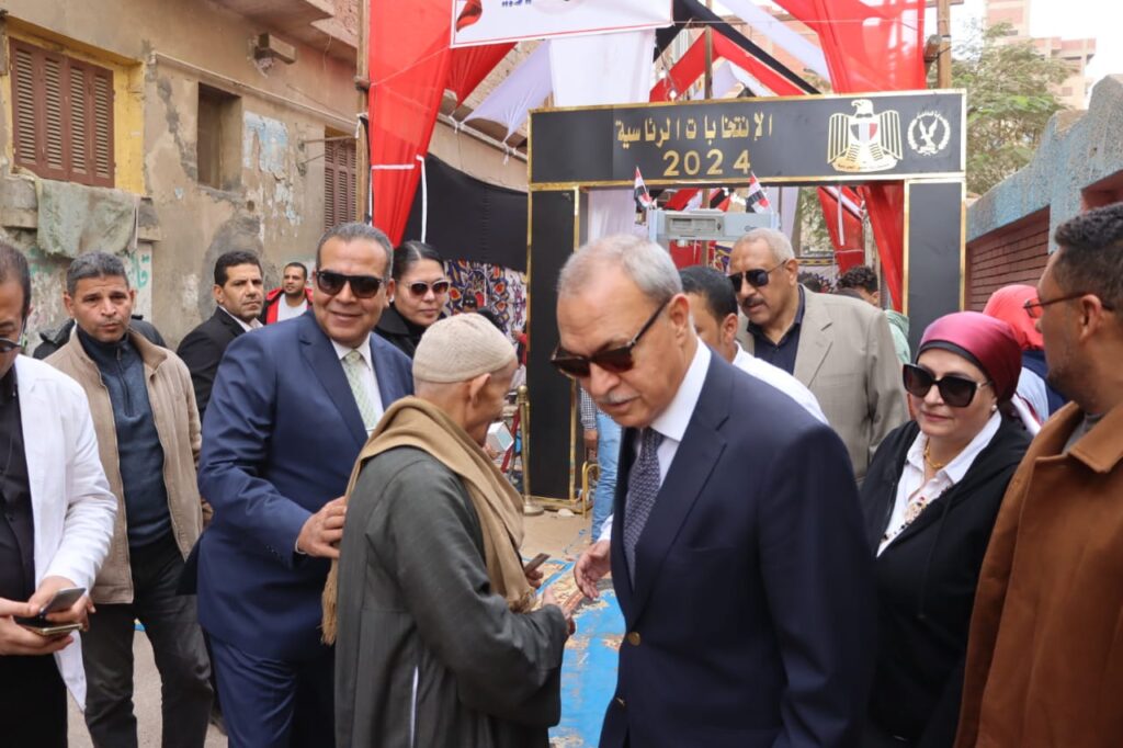 محافظ القليوبية يتفقد اللجان الانتخابيه بمدن بنها وكفر شكر وطوخ محافظ القليوبية يتفقد اللجان الانتخابيه بمدن بنها وكفر شكر وطوخ