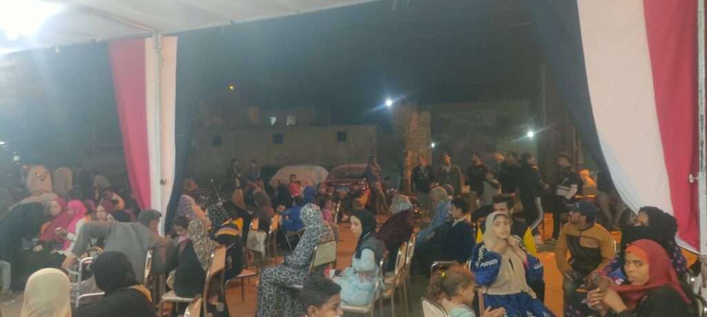 صور .. إقبال المواطنين على لجان الانتخابات قبل إغلاق اللجان صور .. إقبال المواطنين على لجان الانتخابات قبل إغلاق اللجان