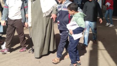 الماضي والحاضر والمستقبل .. جد يصطحب أحفادة خلال المشاركة في الانتخابات الرئاسية بالقليوبية الماضي والحاضر والمستقبل .. جد يصطحب أحفادة خلال المشاركة في الانتخابات الرئاسية بالقليوبية