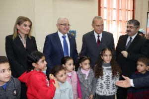 محافظ القليوبية وسفير أذربيجان يضعان أكليل من الزهور على تمثال الزعيم حيدر علييف بالقناطر الخيرية