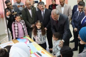 محافظ القليوبية وسفير أذربيجان يضعان أكليل من الزهور على تمثال الزعيم حيدر علييف بالقناطر الخيرية