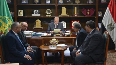 محافظ القليوبية يستقبل أعضاء البنك الزراعي المصري لتقديم تبرع بمبلغ 600 ألف جنيه لصالح الأسر الأكثر احتياجا محافظ القليوبية يستقبل أعضاء البنك الزراعي المصري لتقديم تبرع بمبلغ 600 ألف جنيه لصالح الأسر الأكثر احتياجا