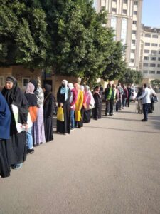 إقبال كبير من السيدات على لجان الانتخابات ببنها وطوخ