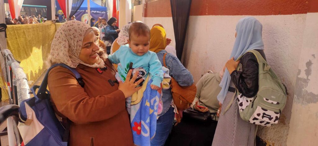 الأمهات بصحبة أطفالهم الرضع يزينون العرس الانتخابي بالقليوبية - صور الأمهات بصحبة أطفالهم الرضع يزينون العرس الانتخابي بالقليوبية - صور