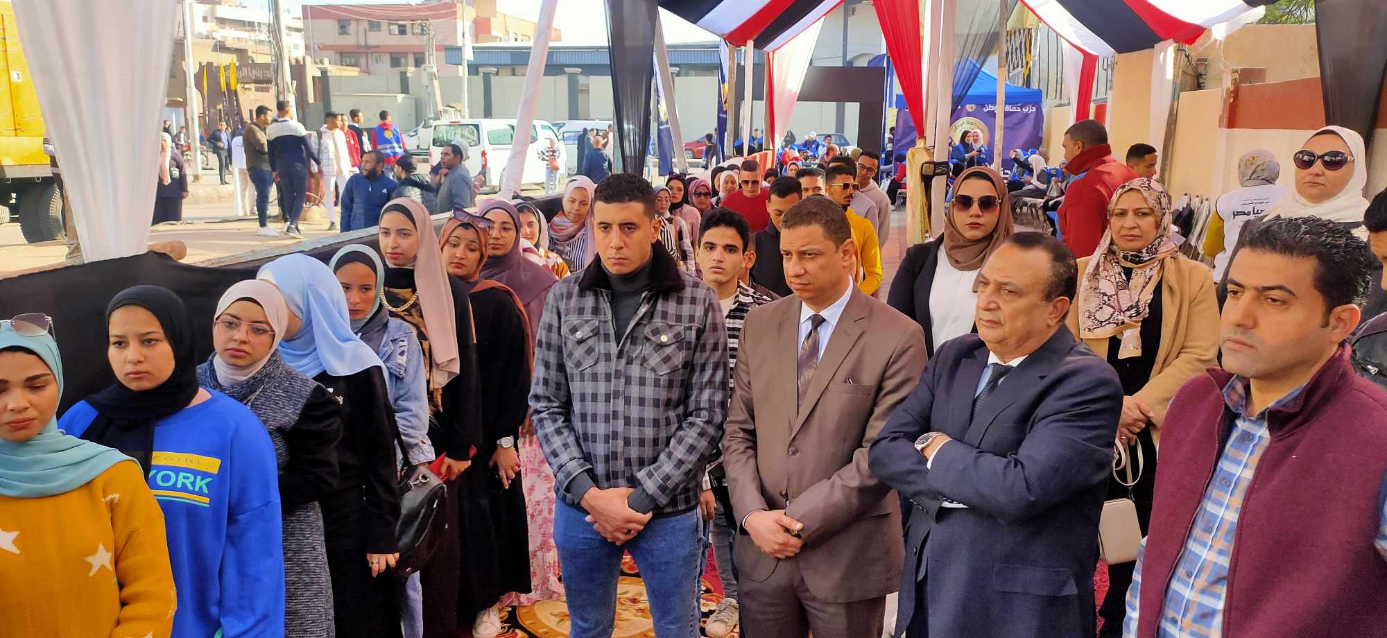 صور .. إقبال كبير من مواطنين للإدلاء بأصواتهم في الانتخابات