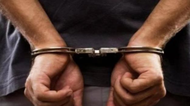 تسلقا السور ليلا .. القبض على عاملين سرقا مدرسة بشبرا الخيمة تسلقا السور ليلا .. القبض على عاملين سرقا مدرسة بشبرا الخيمة