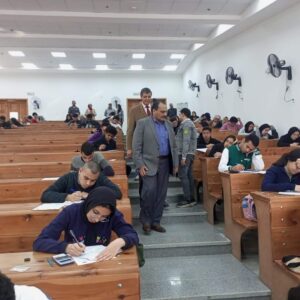 نائب رئيس جامعة بنها يتفقد امتحانات الفصل الدراسي الأول بمقر الجامعة بالعبور