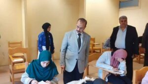 نائب رئيس جامعة بنها يتفقد سير الامتحانات بكلية الحاسبات والذكاء الاصطناعي