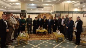 رئيس جامعة بنها يقدم التهنئة للأنبا مكسيموس بمناسبة الاحتفال بعيد الميلاد المجيد (صور)