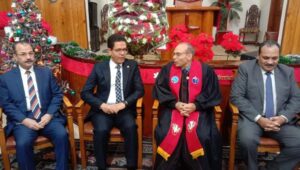 رئيس جامعة بنها يقدم التهنئة للأنبا مكسيموس بمناسبة الاحتفال بعيد الميلاد المجيد (صور)