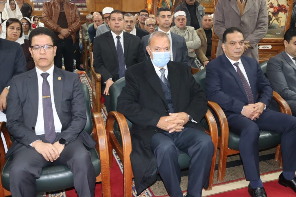 محافظ القليوبية يشهد قداس عيد الميلاد المجيد بكنيسة السيدة العذراء ببنها (صور)
