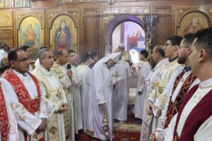 محافظ القليوبية يشهد قداس عيد الميلاد المجيد بكنيسة السيدة العذراء ببنها (صور)