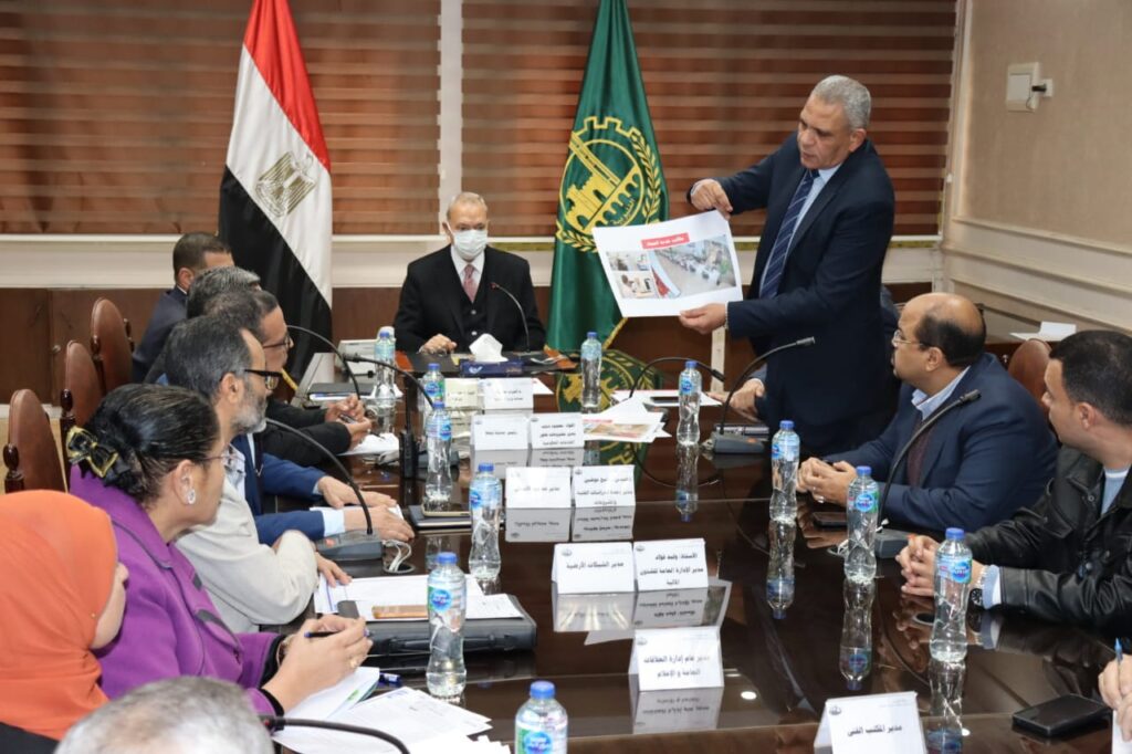 محافظ القليوبية يناقش إجراءات إنشاء مركز خدمات مصر لتقديم خدمات الشباك الواحد