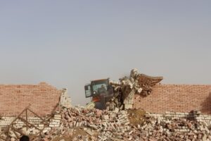 محافظ القليوبية يشرف على إزالة أكثر من700 مقبرة مخالفة بالخانكة