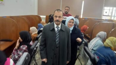 نائب رئيس جامعة بنها يتفقد امتحانات كلية التمريض بمركز الاختبارات الالكترونية