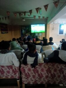 إقبال المشجعين على مراكز شباب القليوبية لمشاهدة مباراة المنتخب الوطني