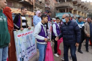 محافظ القليوبية يتفقد مبادرة طلاب المدارس "طوخ نظيفة" لنظافة شوارع المدينة