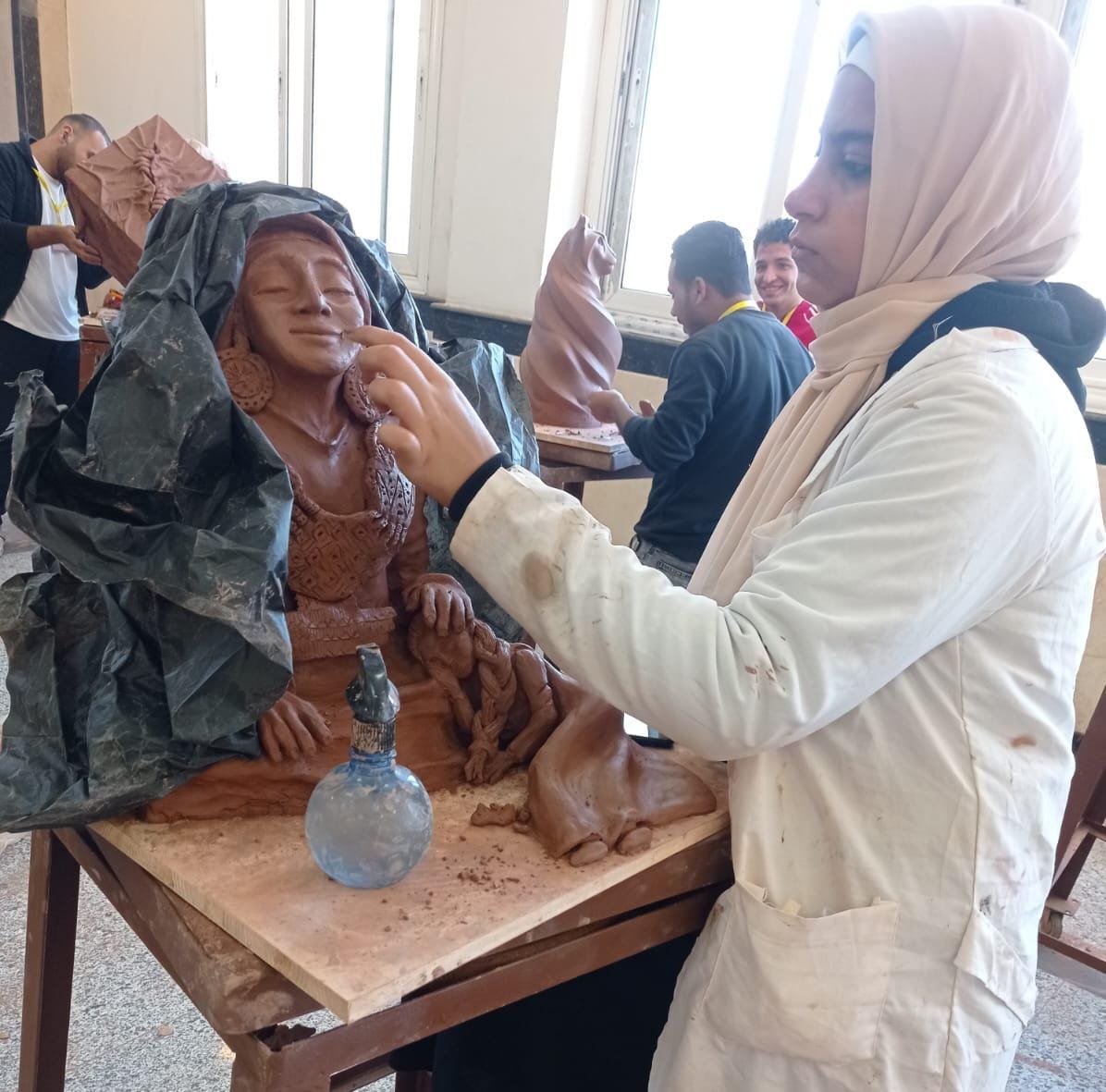 لاستكمال أعمالهم.. رئيس جامعة بنها يمنح المتسابقين ساعات إضافية في ملتقى إبداع