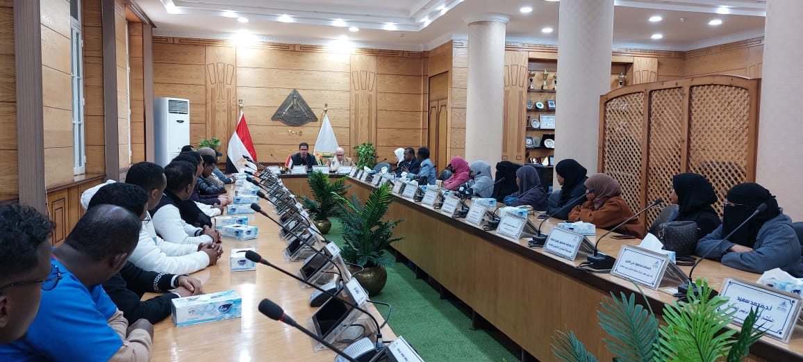 رئيس جامعة بنها يلتقي الطلاب الصوماليين الوافدين الدارسين بالجامعة