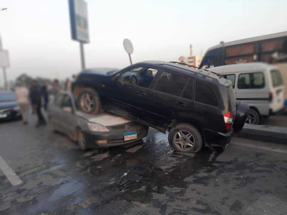 العربيتين لبسوا في بعض .. تعطل الحركة المرورية بطريق الرياح التوفيقي ببنها