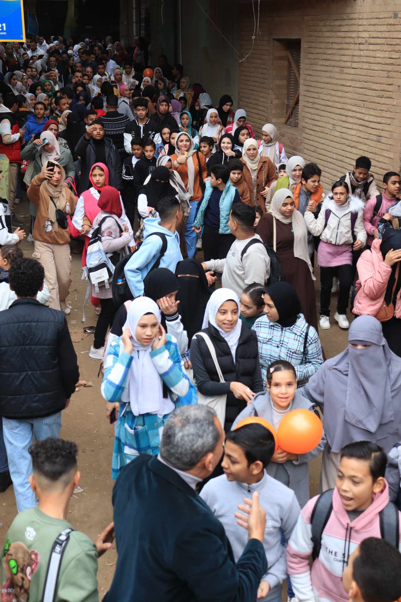 بمشاركة 1300 من الأهالي .. أهالي كفر الشوبك بالقليوبية ينظمون رحلة لمعرض الكتاب (صور)