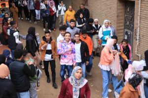 بمشاركة 1300 من الأهالي .. أهالي كفر الشوبك بالقليوبية ينظمون رحلة لمعرض الكتاب (صور)