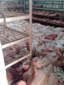 ضبط 3 طن مفروم دواجن غير صالح للاستخدام الادمي بالخانكة