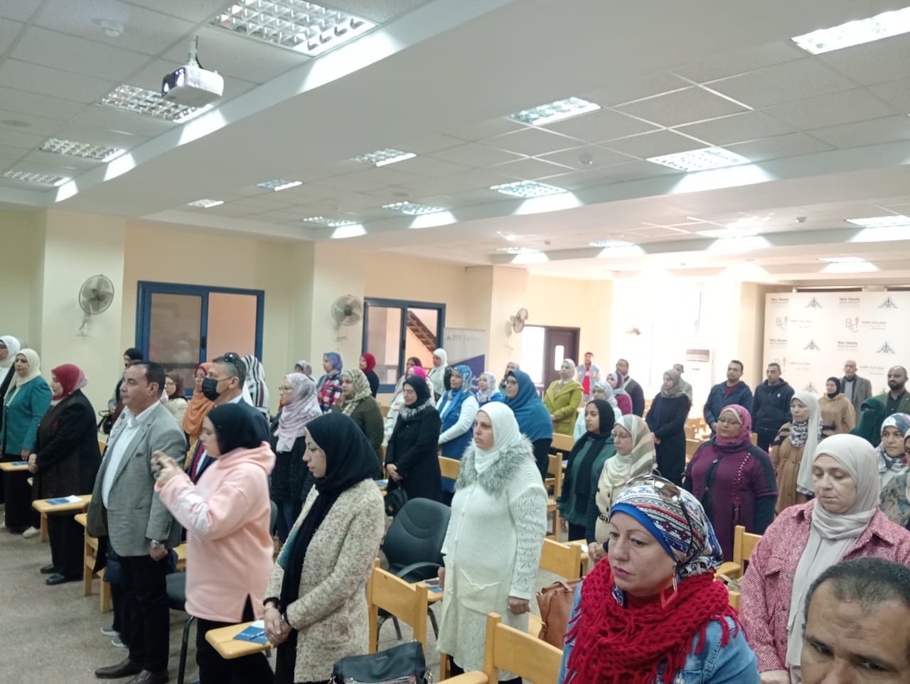 رئيس جامعة بنها يطلق الدورة التدريبية للموظفين بمركز إعداد القادة بجامعة بنها