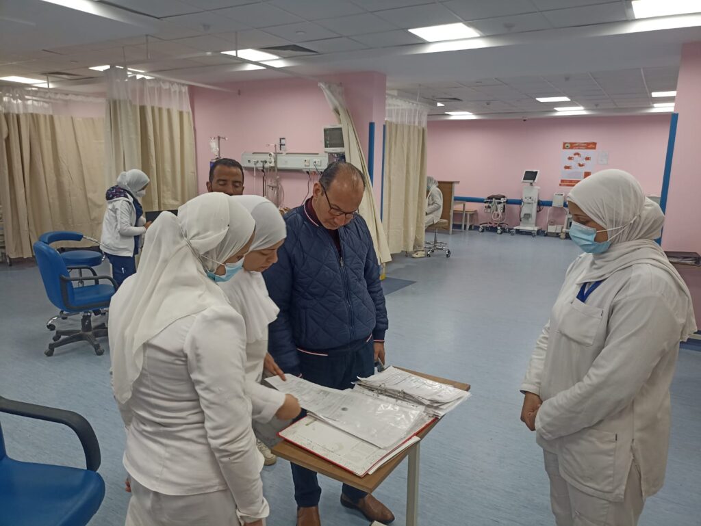 جزاءات للعاملين .. وكيل وزارة الصحة يجري جولة مفاجئة لمستشفى القناطر الخيرية 