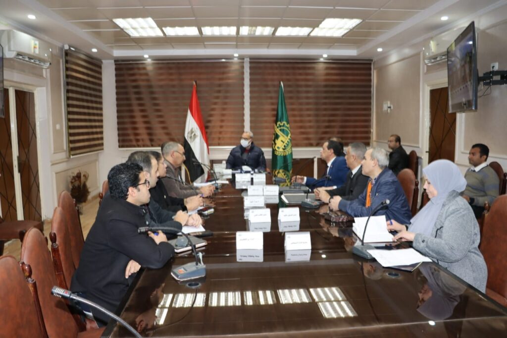 محافظ القليوبية يناقش مشروع إنشاء السوق الحضاري وموقف السيارات بالقناطر الخيرية محافظ القليوبية يناقش مشروع إنشاء السوق الحضاري وموقف السيارات بالقناطر الخيرية