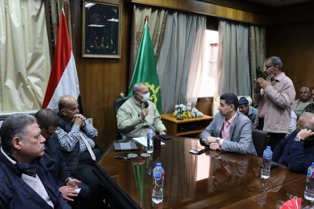 محافظ القليوبية يعقد إجتماعا مع عمال وسائقي النظافة لبدء المنظومة الجديدة محافظ القليوبية يعقد إجتماعا مع عمال وسائقي النظافة لبدء المنظومة الجديدة
