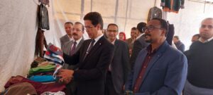 رئيس جامعة بنها يفتتح المعرض الخيري للملابس لطلاب كلية التربية النوعية (صور)