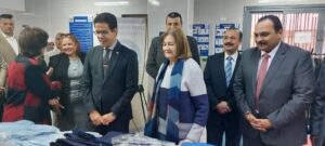 رئيس جامعة بنها يفتتح معرض الملابس الخيري للطلاب