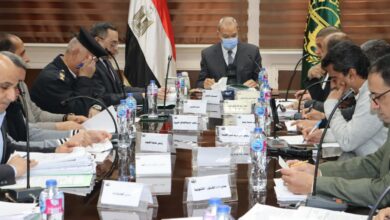 لتعظيم الموارد .. محافظ القليوبية يترأس اجتماع اللجنة العليا للإعلانات 