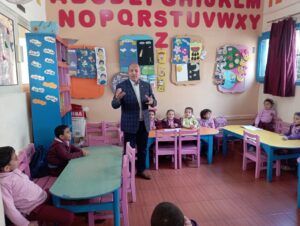 مدير عام المدارس بشبان بنها يتفقد براعم رياض الأطفال