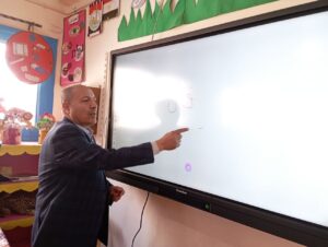 مدير عام المدارس بشبان بنها يتفقد براعم رياض الأطفال