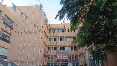 مرحب شهر الصوم .. تعليق الفوانيس والزينة الرمضانية بكلية الآداب بجامعة بنها (صور)