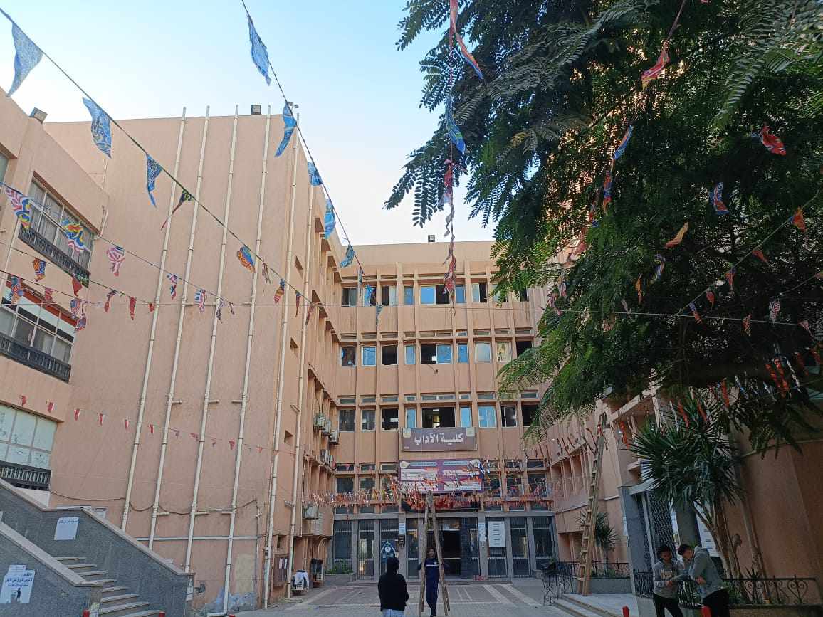 مرحب شهر الصوم .. تعليق الفوانيس والزينة الرمضانية بكلية الآداب بجامعة بنها (صور) مرحب شهر الصوم .. تعليق الفوانيس والزينة الرمضانية بكلية الآداب بجامعة بنها (صور)