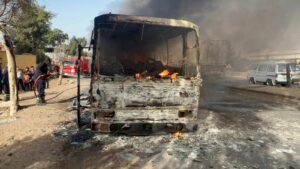 تفحم ميني باص على الطريق الزراعي "بنها - المنصورة" دون إصابات (صور)