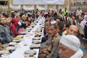 أطول مائدة إفطار بالقليوبية بحضور 12 ألف مواطن (صور)