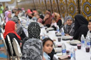 أطول مائدة إفطار بالقليوبية بحضور 12 ألف مواطن (صور)