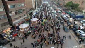 أطول مائدة إفطار بالقليوبية بحضور 12 ألف مواطن (صور)